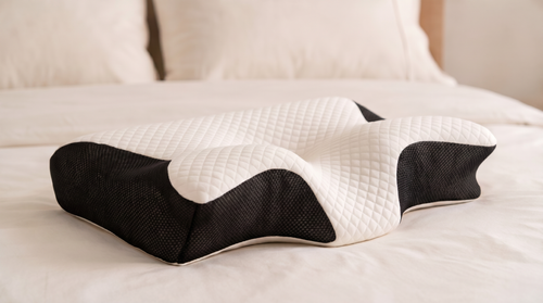 Somnia Contour az ágyon — fekete hálós variáns hálószobai környezetben